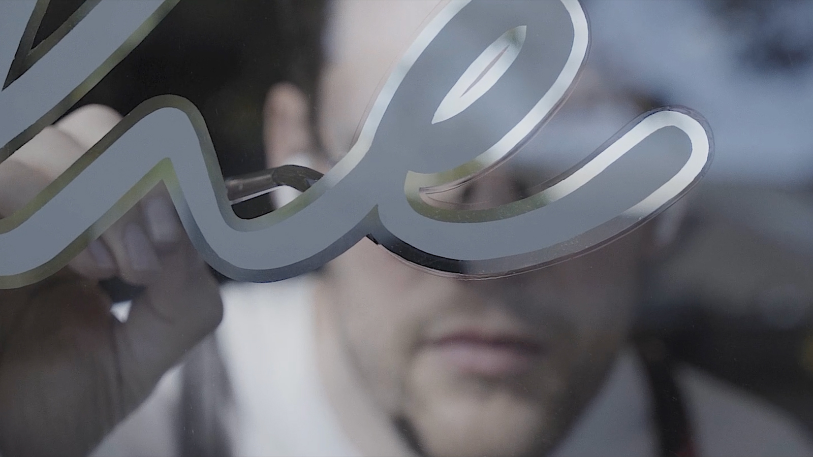 Miles Signs peintre en lettres — reportage vidéo artisan par Entrée 4